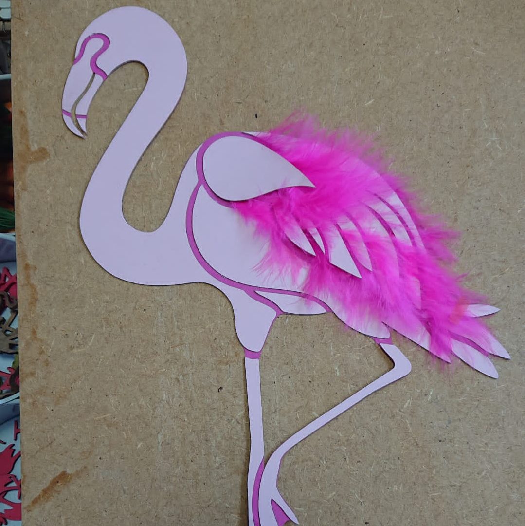 Flamingo mit Federn